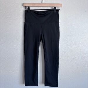 GapFit Blackout Tech. Capri Leggings
